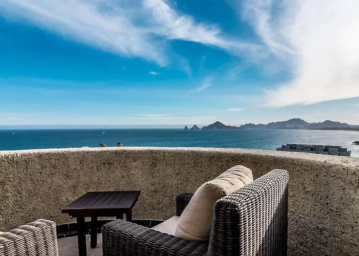 Oceanfront Penthouse, 2 Masters, 2 Baths, Kitchen!