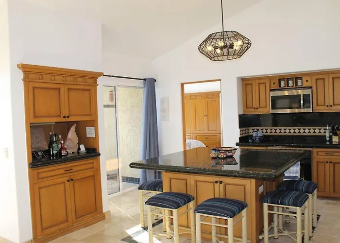 Apartment Oceanfront Penthouse, 2 Masters, 2 Baths, Kitchen! *